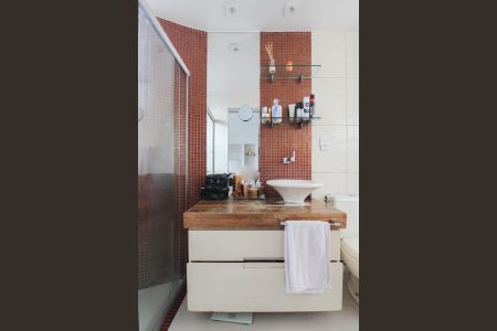 Apartamento à venda com 116m², 3 quartos e 2 vagas Apartamento à venda com 116m², 3 quartos e 2 vagasBanheiro da Suíte