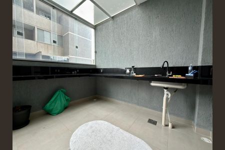 Apartamento para alugar com 67m², 2 quartos e 1 vagavaranda