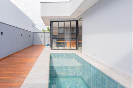 Casa de condomínio à venda com 210m², 3 quartos e 4 vagas Casa de condomínio à venda com 210m², 3 quartos e 4 vagasPiscina