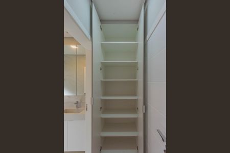 Casa de condomínio à venda com 210m², 3 quartos e 4 vagas Casa de condomínio à venda com 210m², 3 quartos e 4 vagasSuíte 2