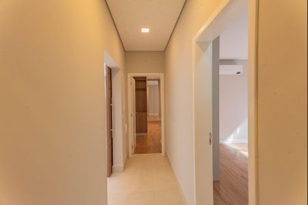 Casa de condomínio à venda com 210m², 3 quartos e 4 vagas Casa de condomínio à venda com 210m², 3 quartos e 4 vagasCorredor