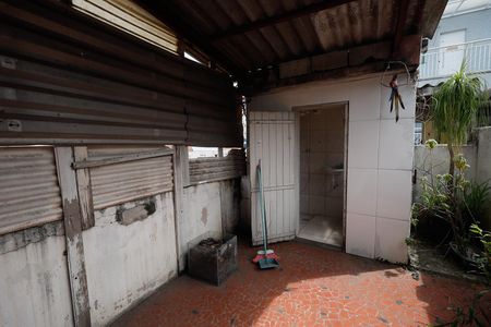 Casa à venda com 180m², 7 quartos e 2 vagas Casa à venda com 180m², 7 quartos e 2 vagasQuintal casa 1