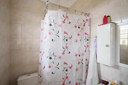 Casa à venda com 180m², 7 quartos e 2 vagas Casa à venda com 180m², 7 quartos e 2 vagasBanheiro casa 2