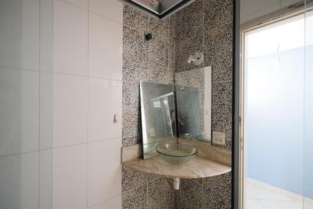 Casa à venda com 180m², 7 quartos e 2 vagas Casa à venda com 180m², 7 quartos e 2 vagasBanheiro 1 casa 1