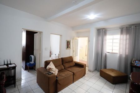 Casa à venda com 180m², 7 quartos e 2 vagas Casa à venda com 180m², 7 quartos e 2 vagasSala casa 2