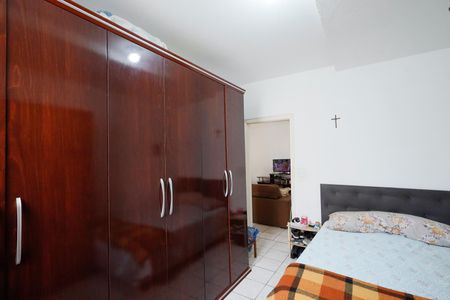 Casa à venda com 180m², 7 quartos e 2 vagas Casa à venda com 180m², 7 quartos e 2 vagasQuarto 1 casa 2