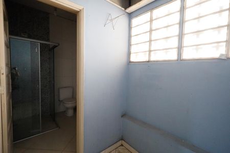 Casa à venda com 180m², 7 quartos e 2 vagas Casa à venda com 180m², 7 quartos e 2 vagashall