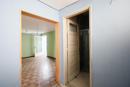 Casa à venda com 180m², 7 quartos e 2 vagas Casa à venda com 180m², 7 quartos e 2 vagashall