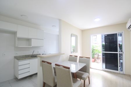 Sala de apartamento à venda com 2 quartos, 56m² em Pechincha, Rio de Janeiro