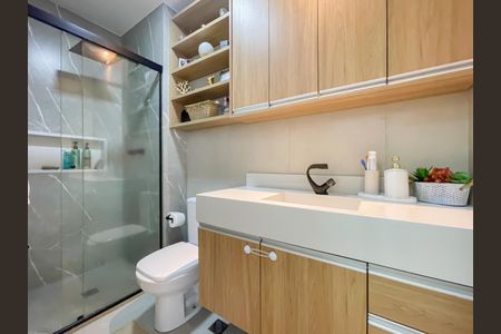 Apartamento à venda com 82m², 2 quartos e 3 vagasBanheiro da Suíte 1