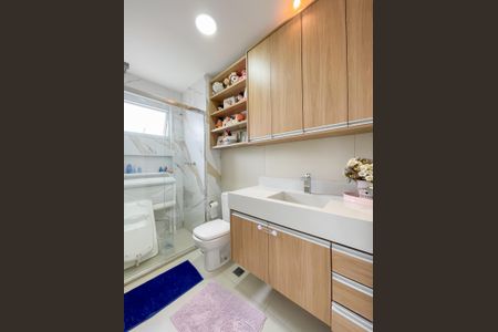 Apartamento à venda com 82m², 2 quartos e 3 vagasBanheiro da Suíte 2