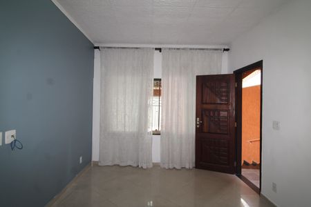 Casa para alugar com 185m², 2 quartos e 2 vagasSala