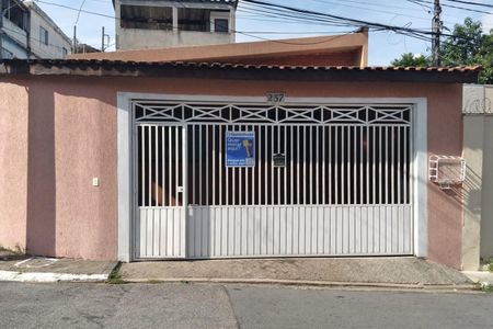 Casa para alugar com 185m², 2 quartos e 2 vagas Casa para alugar com 185m², 2 quartos e 2 vagasFachada