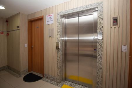 Apartamento para alugar com 53m², 2 quartos e 1 vagaHall social