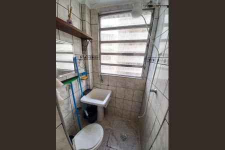 Banheiro de apartamento para alugar com 1 quarto, 30m² em Centro, São Vicente
