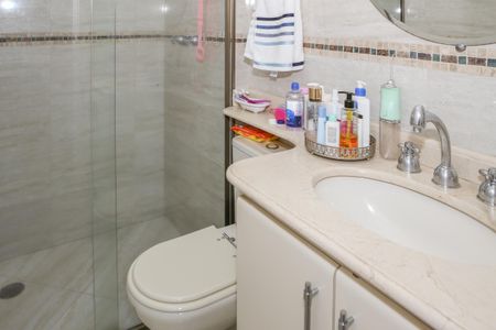 Apartamento à venda com 93m², 3 quartos e 2 vagasBanheiro Social