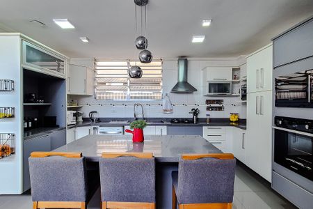 Apartamento à venda com 200m², 3 quartos e 2 vagasCozinha