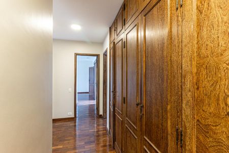 Apartamento à venda com 260m², 4 quartos e 3 vagasCorredor