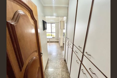 Apartamento à venda com 143m², 4 quartos e 3 vagasCorredor/Cozinha