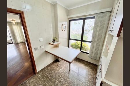 Apartamento à venda com 143m², 4 quartos e 3 vagasCozinha