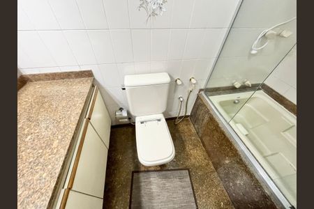 Apartamento à venda com 143m², 4 quartos e 3 vagasBanheiro
