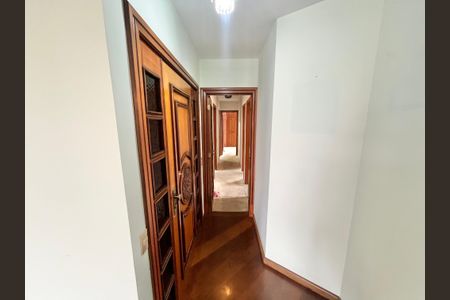 Apartamento à venda com 143m², 4 quartos e 3 vagasCorredor