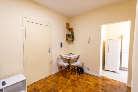 Sala/Quarto de apartamento para alugar com 1 quarto, 32m² em Menino Deus, Porto Alegre