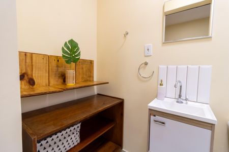 Banheiro de apartamento para alugar com 1 quarto, 32m² em Menino Deus, Porto Alegre