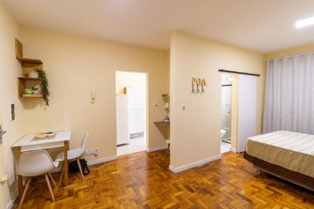 Sala/Quarto de apartamento para alugar com 1 quarto, 32m² em Menino Deus, Porto Alegre