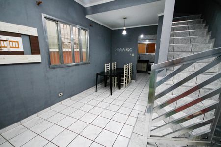 Casa para alugar com 117m², 2 quartos e 2 vagasSala