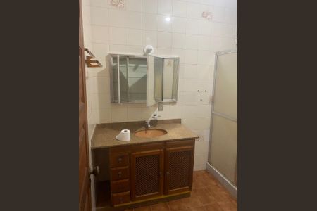 Casa à venda com 240m², 2 quartos e 2 vagas Casa à venda com 240m², 2 quartos e 2 vagasBanheiro