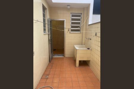 Casa à venda com 240m², 2 quartos e 2 vagas Casa à venda com 240m², 2 quartos e 2 vagasÁrea de serviço