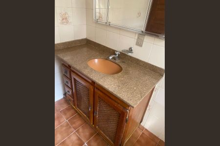 Casa à venda com 240m², 2 quartos e 2 vagas Casa à venda com 240m², 2 quartos e 2 vagasBanheiro