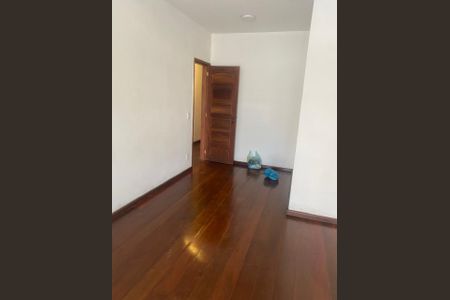 Casa à venda com 240m², 2 quartos e 2 vagas Casa à venda com 240m², 2 quartos e 2 vagasQuarto