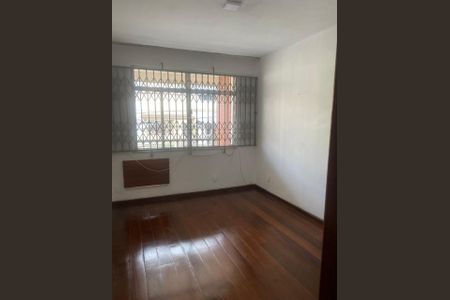 Casa à venda com 240m², 2 quartos e 2 vagas Casa à venda com 240m², 2 quartos e 2 vagasQuarto