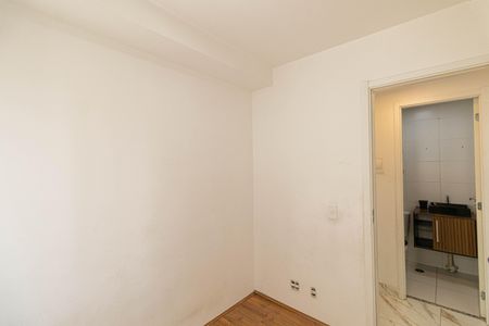 Quarto 1 de apartamento para alugar com 2 quartos, 32m² em Vila Carmosina, São Paulo