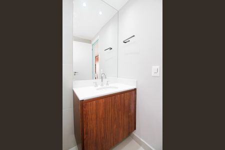 Banheiro de kitnet/studio para alugar com 1 quarto, 25m² em Pinheiros, São Paulo