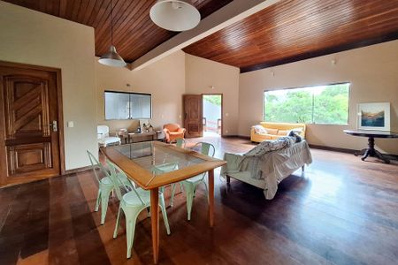 Sala de casa à venda com 4 quartos, 450m² em Engenho do Mato, Niterói