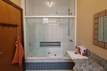 Casa para alugar com 450m², 4 quartos e 4 vagasBanheiro Social