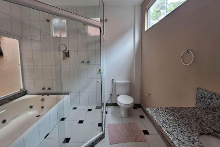 Casa para alugar com 450m², 4 quartos e 4 vagasBanheiro da Suíte 1