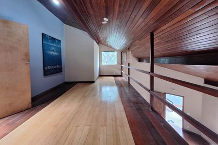 Casa para alugar com 450m², 4 quartos e 4 vagasQuintal