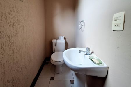 Casa para alugar com 450m², 4 quartos e 4 vagasLavabo