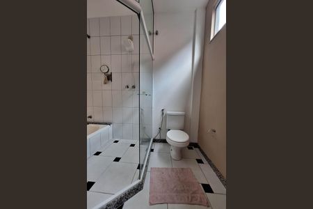 Casa para alugar com 450m², 4 quartos e 4 vagasBanheiro da Suíte 1