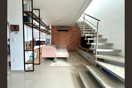 Casa de condomínio para alugar com 137m², 3 quartos e 1 vagaSala