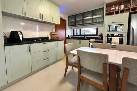 Casa de condomínio para alugar com 137m², 3 quartos e 1 vagaCozinha