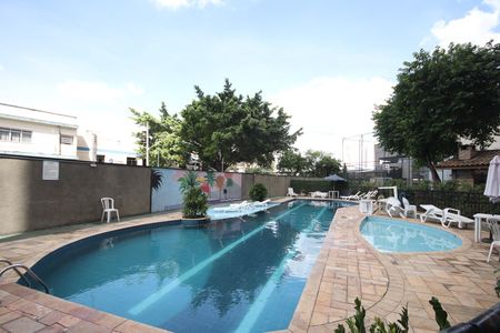 Apartamento para alugar com 65m², 3 quartos e 1 vagaÁrea comum - Piscina