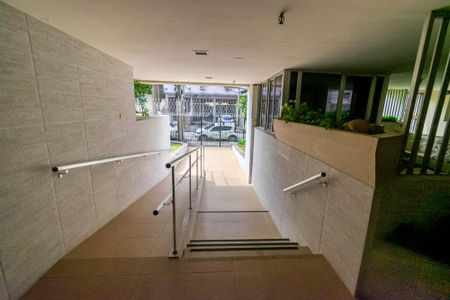 Apartamento à venda com 75m², 3 quartos e 1 vaga Apartamento à venda com 75m², 3 quartos e 1 vagaÁrea comum - Rampas de acesso