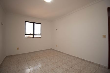 Casa de condomínio para alugar com 400m², 4 quartos e 5 vagasQuarto
