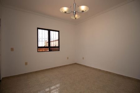 Casa de condomínio para alugar com 400m², 4 quartos e 5 vagasSala