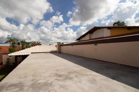 Casa de condomínio para alugar com 400m², 4 quartos e 5 vagasPiscina